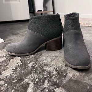 Tom’s heeled booties size 7